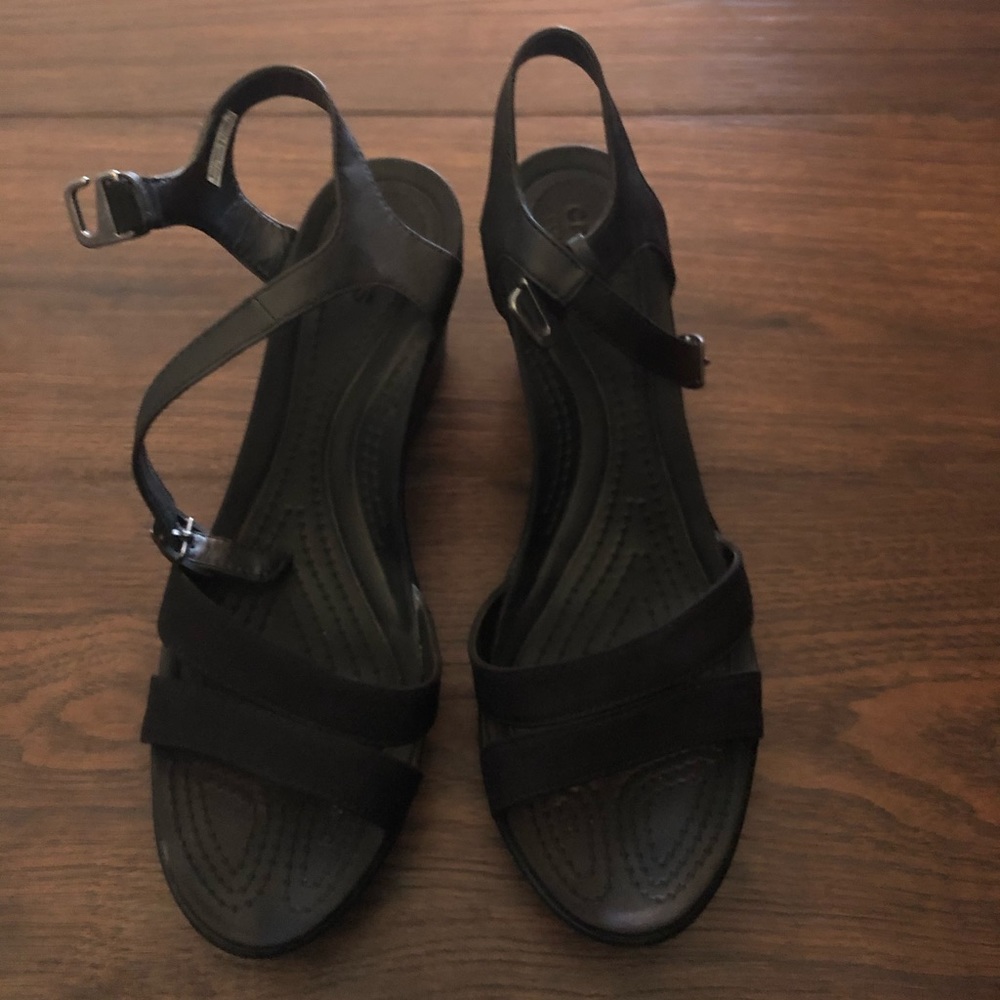 CROC Black Wedges in Size 10